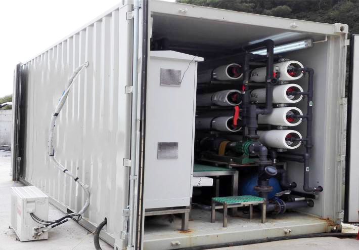 Reverse osmosis water treatment plant for boat